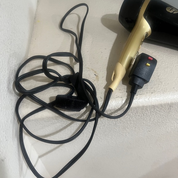 T3 Featherweight‎ 2 Hair Dryer - Model # 73828 - Black/Gold - Picture 2 of 15